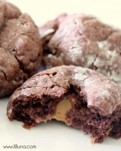 Ooey-Gooey-Chocolate-Rolo-Cookies.-YUM-cookies-700x877